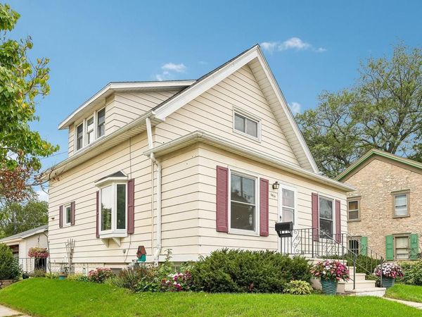 1059 9th AVENUE, Grafton, WI 53024
