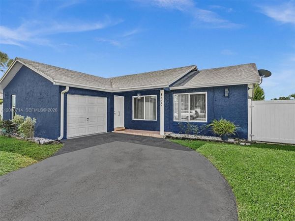 8500 NW 7th St , Pembroke Pines, FL 33024