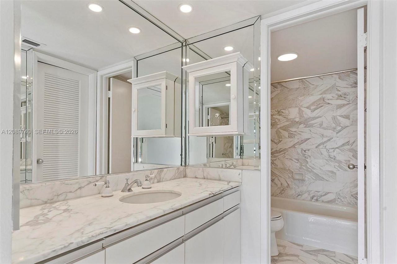 9 Island Ave, Unit 1911, Miami Beach, FL 33139 Photo