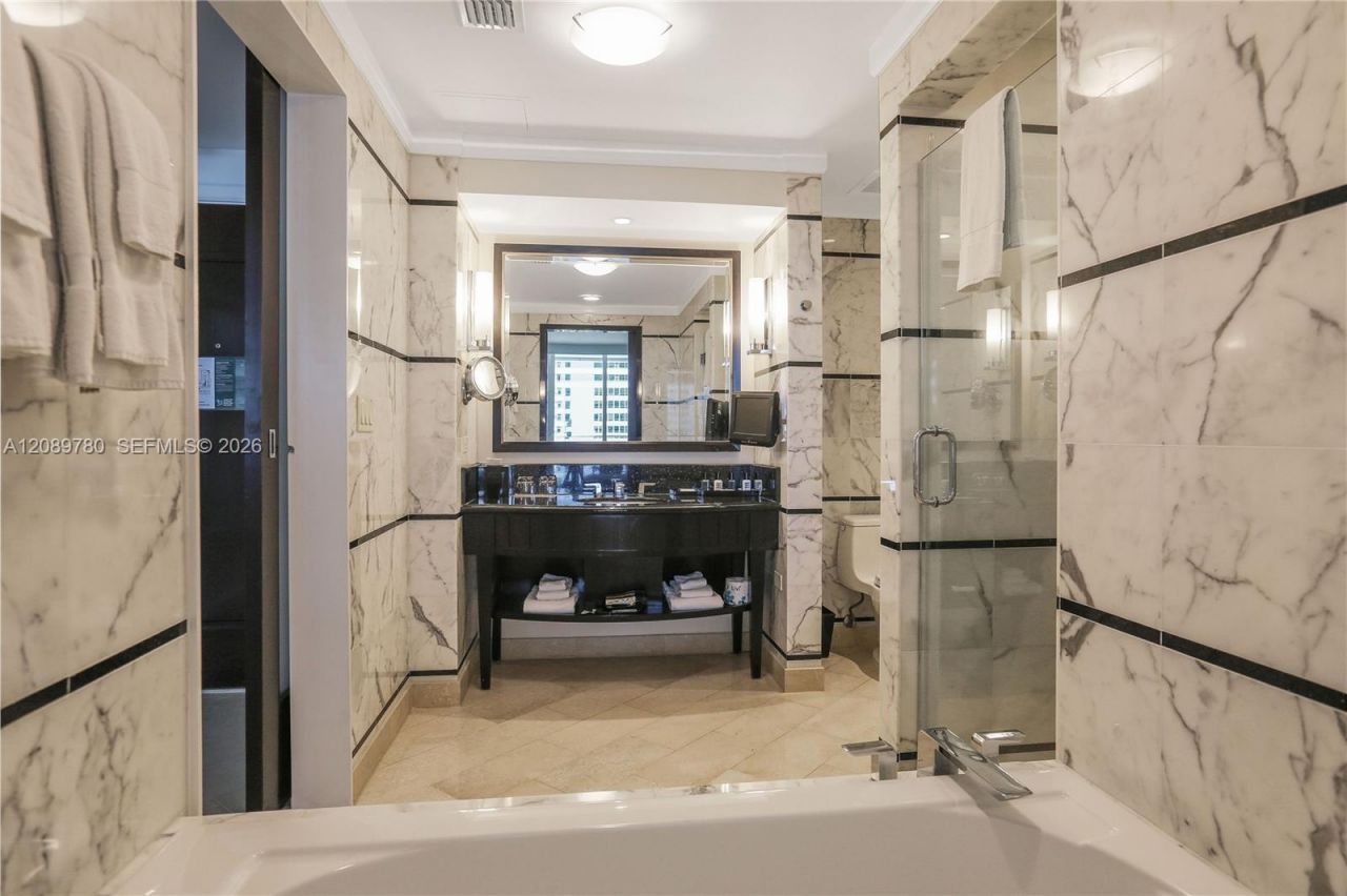 4391 Collins Ave , Unit 605, Miami Beach, FL 33140 Photo