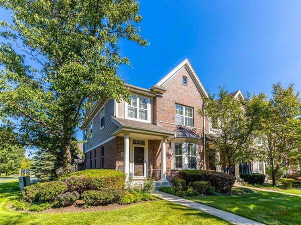 2498 Waterbury Lane, Buffalo Grove, IL 60089