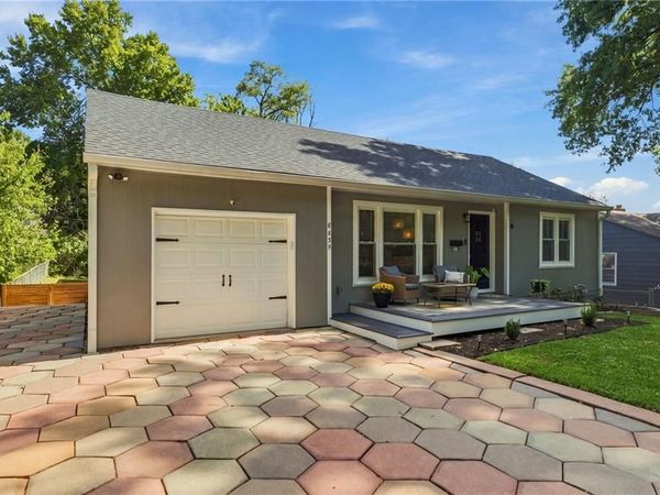 8839 Virginia Lane, Kansas City, MO 64114