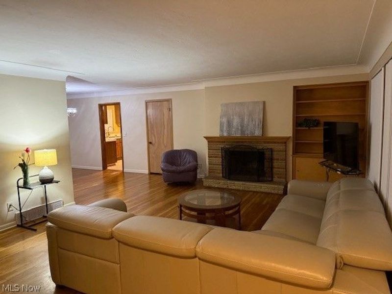 952 E Parkhaven Drive, Seven Hills, OH 44131 Photo 3