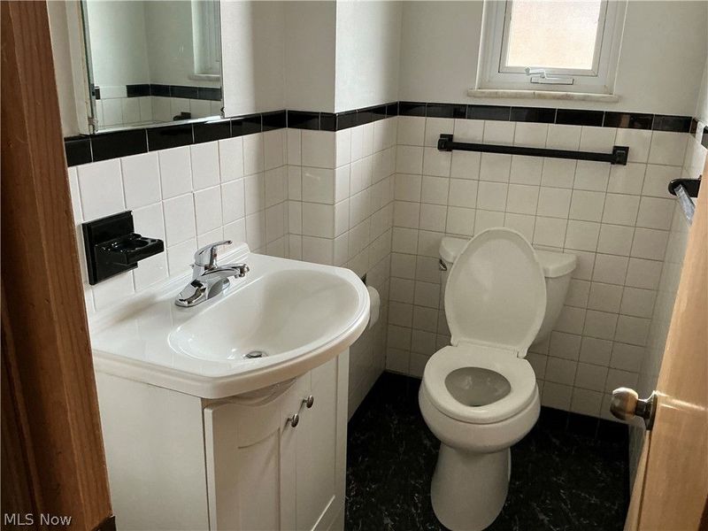 952 E Parkhaven Drive, Seven Hills, OH 44131 Photo 8