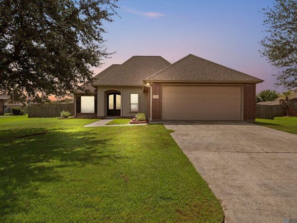 13824 Parkway Dr, Denham Springs, LA 70726