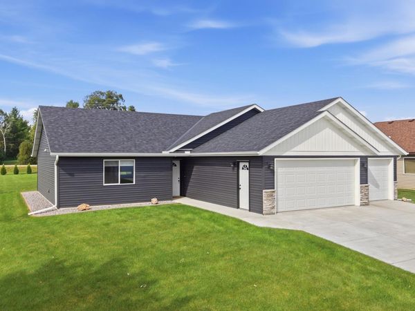 1554 Gray Fox Drive NE, Owatonna, MN 55060