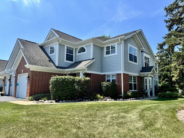 200 Chesterfield Court, Unit D, Schaumburg, IL 60193