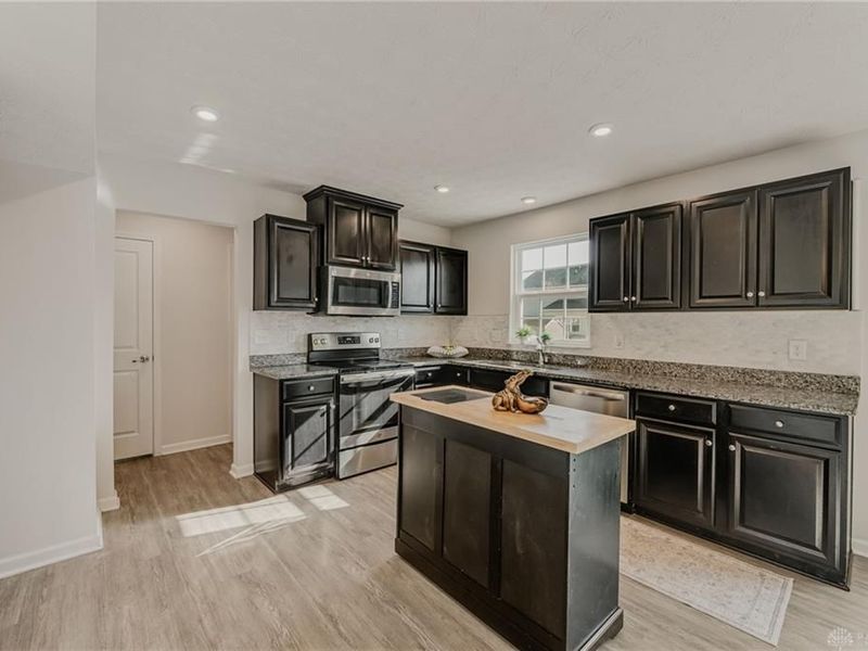 6207 Willow Oak Drive, Tipp City, OH 45371 Photo 13
