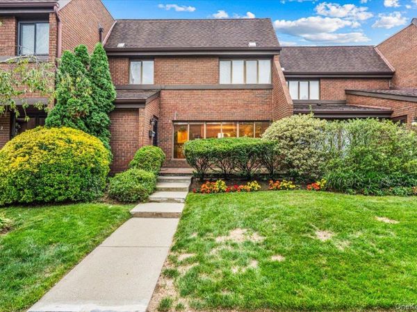 4 Spring Hollow , Roslyn, NY 11576