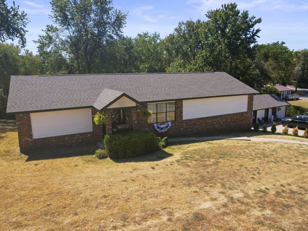 310 W 4th Street , Grove, OK 74344