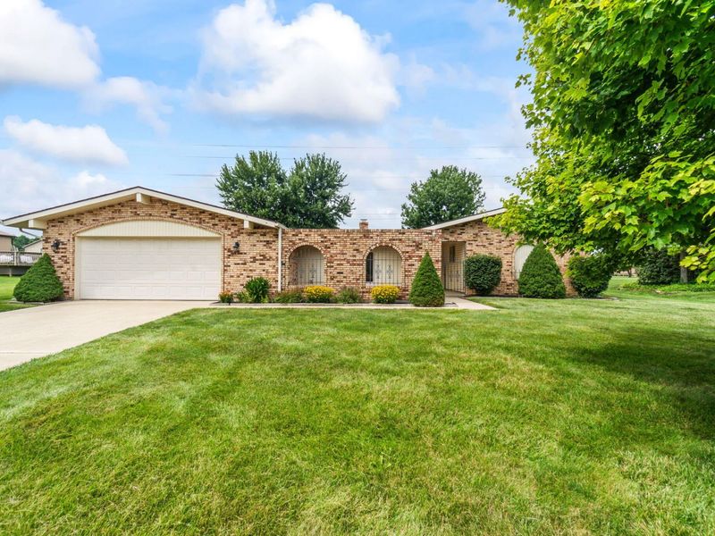 845 Burnside Drive, Tipp City, OH 45371 Photo 1