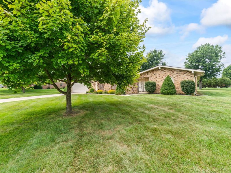 845 Burnside Drive, Tipp City, OH 45371 Photo 3