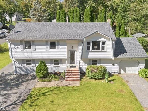 7 Paradise Trl, Vernon, NJ 07460