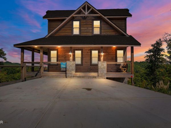 2943 Lightning Strike Drive, Sevierville, TN 37862
