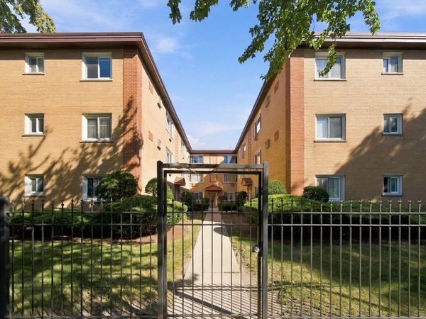 1626 W Greenleaf Avenue, Unit 1E, Chicago, IL 60626