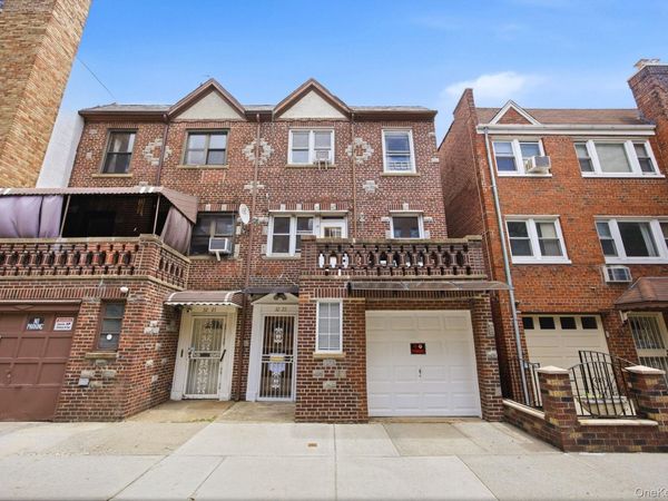 32-23 41st Street , Astoria, NY 11103