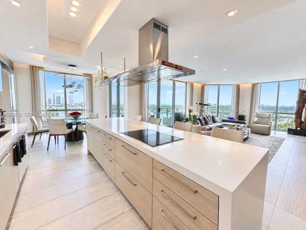 17111 Biscayne Blvd , Unit 2210, North Miami Beach, FL 33160