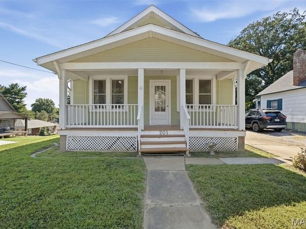201 Perry Street , St Charles, MO 63301
