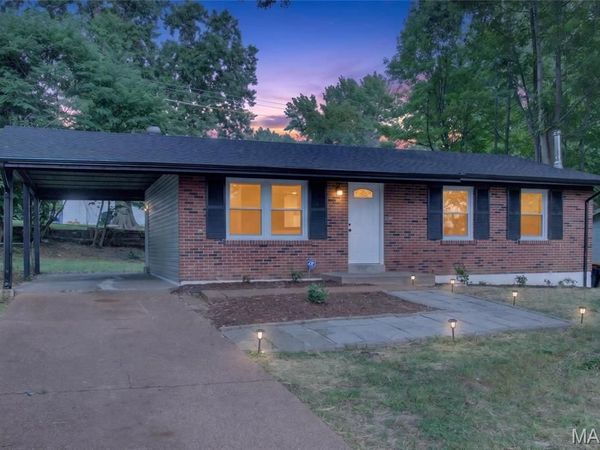 10418 Quaker Dr, Dellwood, MO 63136