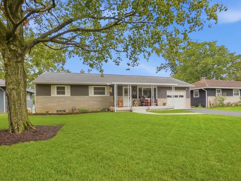 171 Maple Drive, Columbus, OH 43228 Photo 2