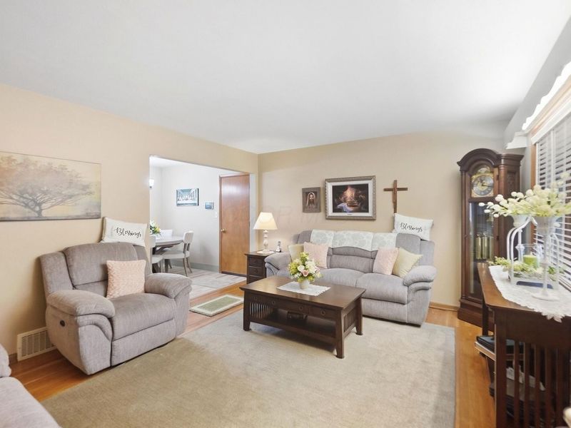171 Maple Drive, Columbus, OH 43228 Photo 6