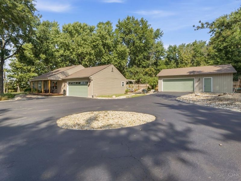 7424 Morrow Cozaddale Road, Hamilton Township, OH 45152 Photo 3