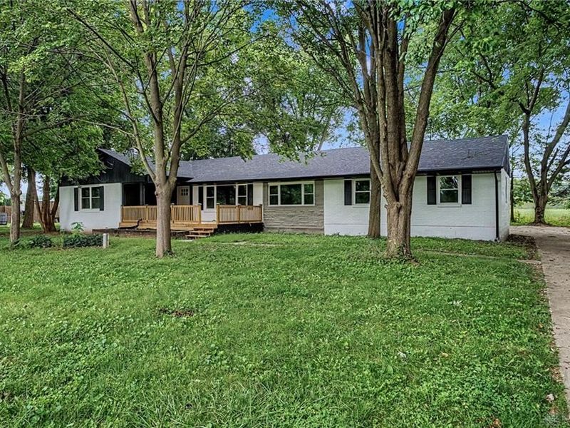 7865 Newbury Road, Tipp City, OH 45371 Photo 2