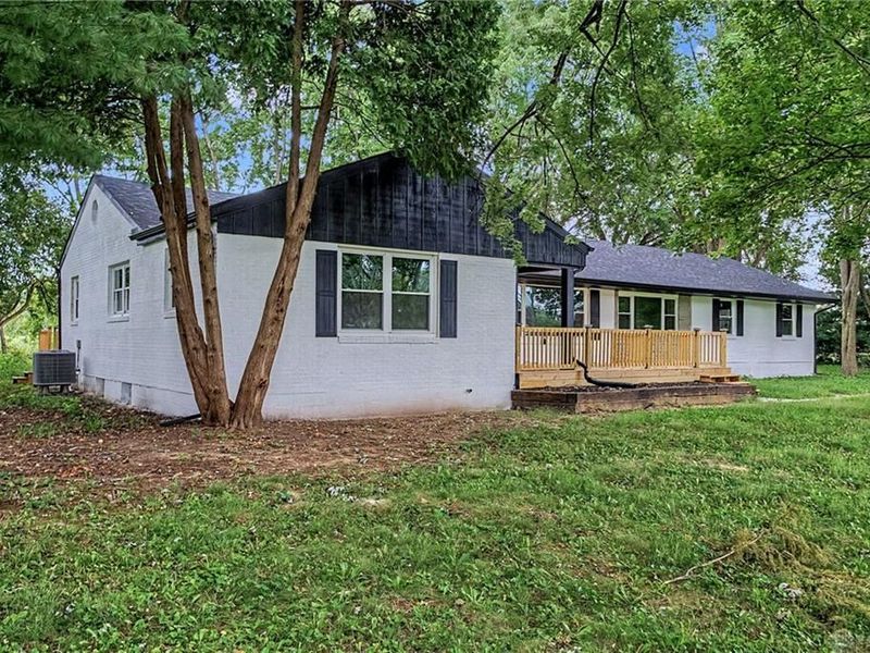 7865 Newbury Road, Tipp City, OH 45371 Photo 5