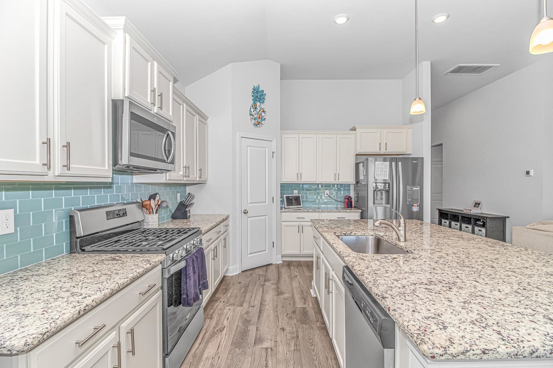 498 Mcalister Dr. Photo 9