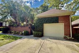 312 Bancroft Court  photo 4