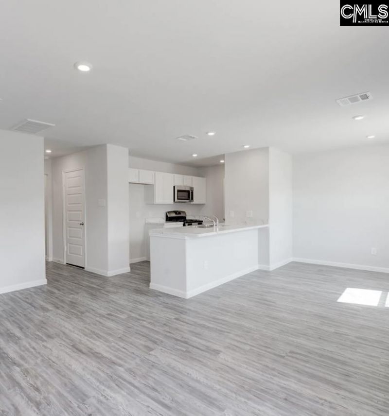 202 Wiltshire Court  Photo 4