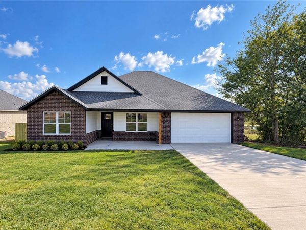 132 LaVona Lane , Huntsville, AR 72740