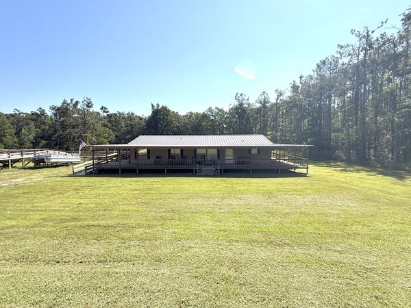 2295 Barriertown Dr., Savannah, TN 38372