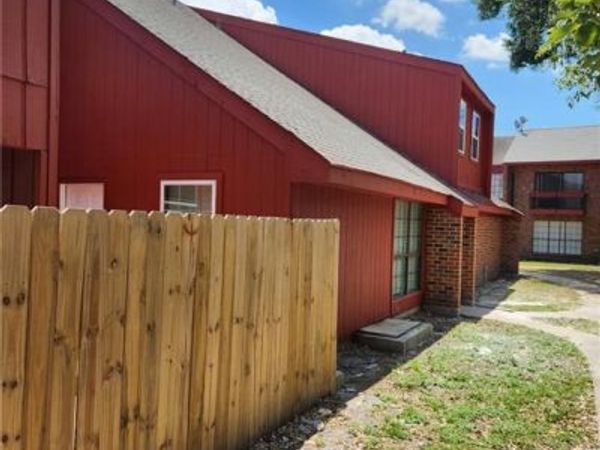 1508 CHIMNEY WOOD Lane , New Orleans, LA 70126
