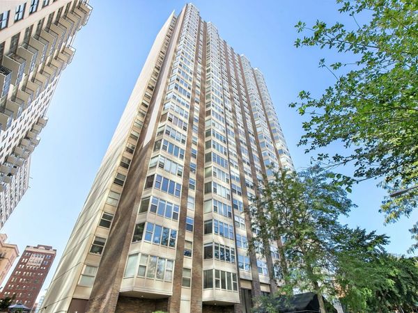 525 W Hawthorne Place , Unit 1102, Chicago, IL 60657