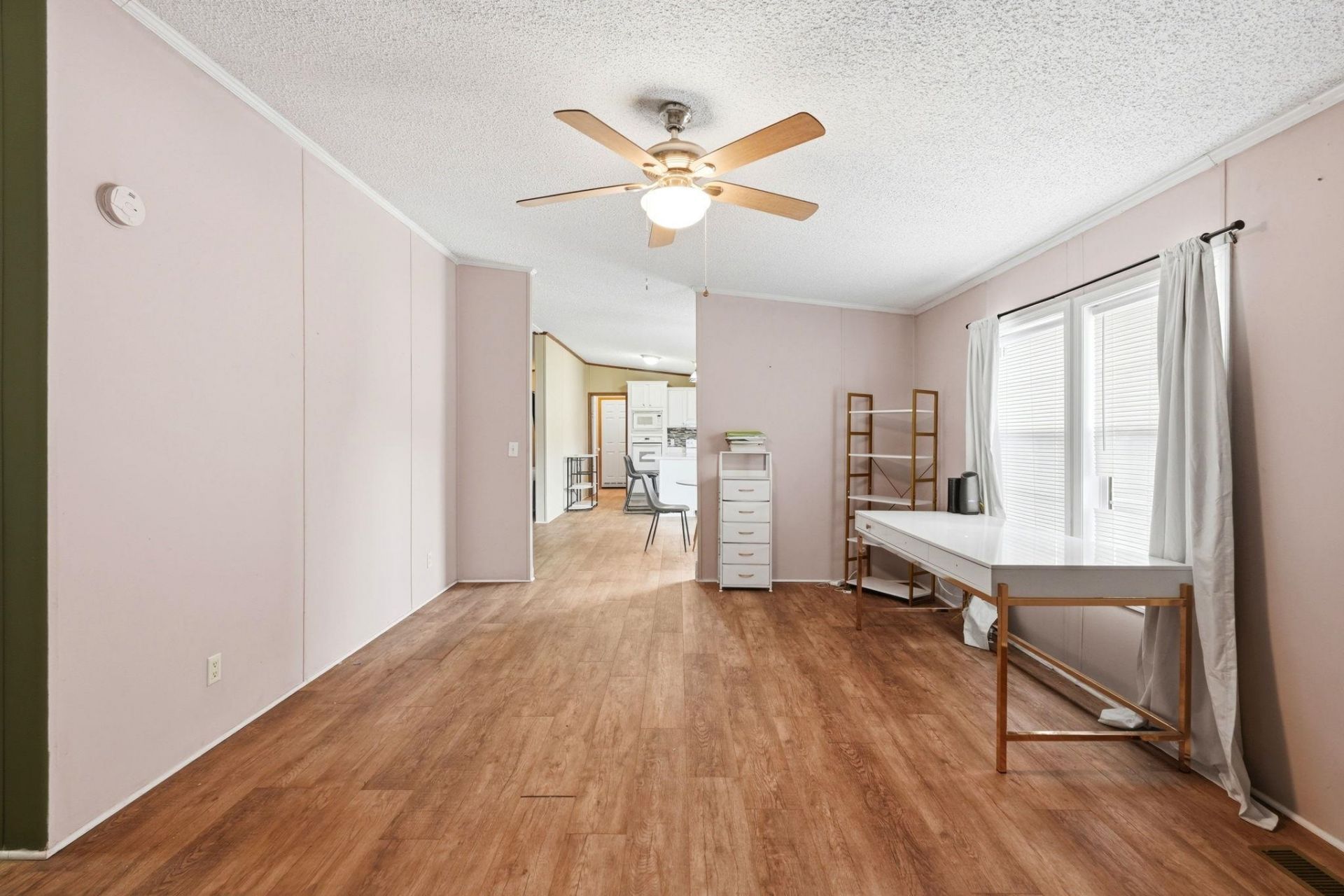 219 Weyburn St. Photo 15