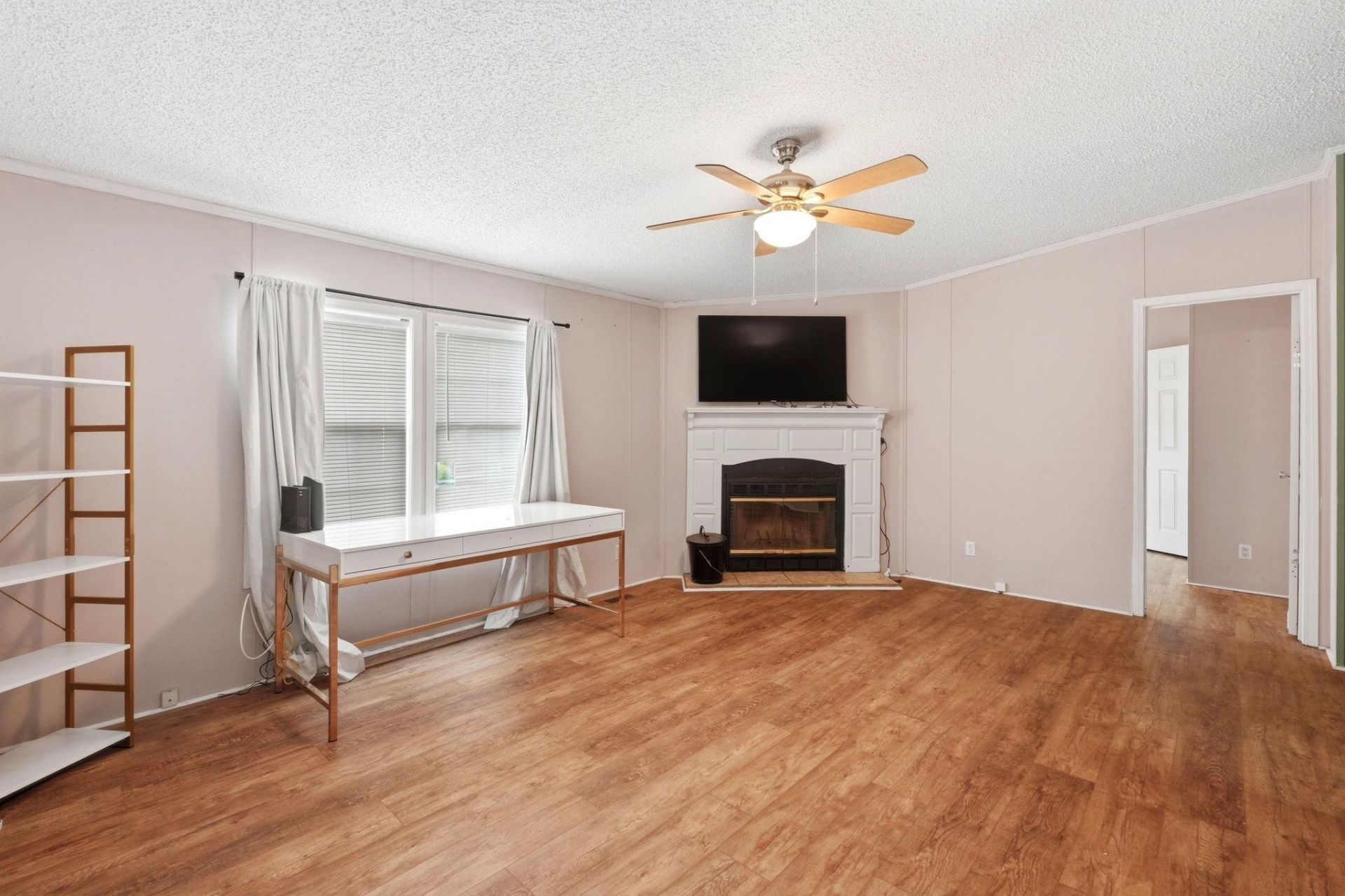 219 Weyburn St. Photo 16