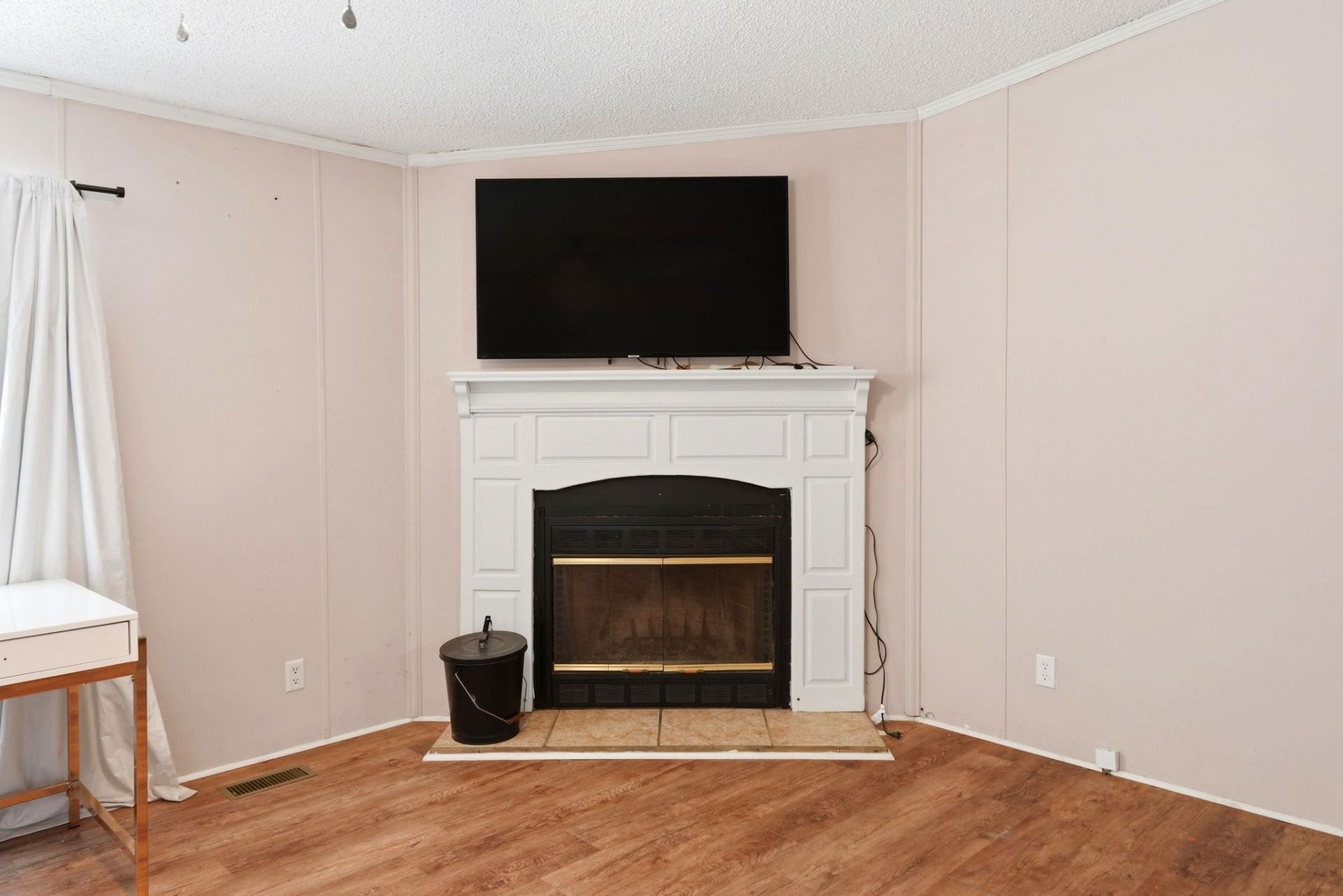 219 Weyburn St. Photo 17