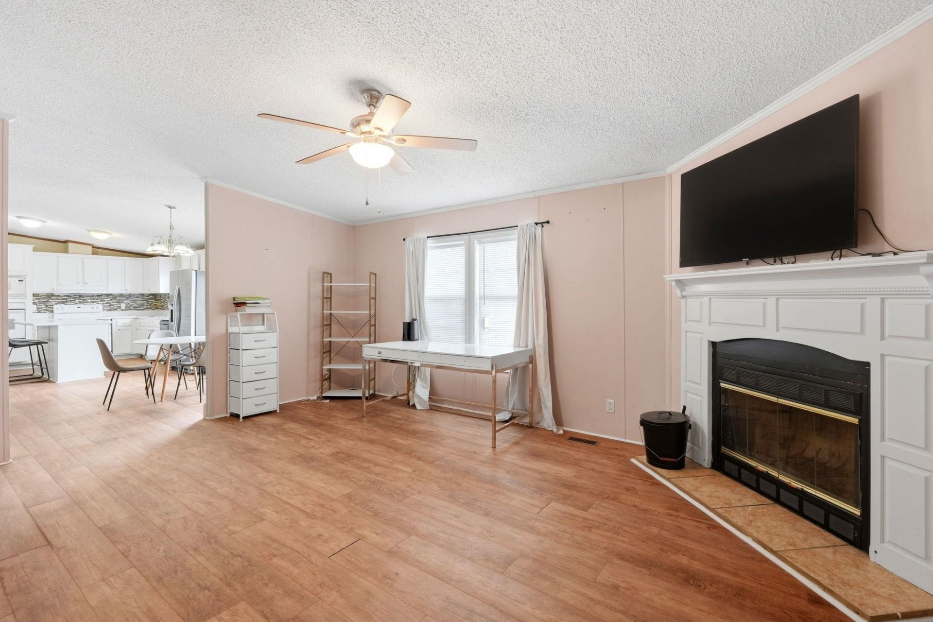 219 Weyburn St. Photo 18