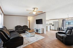 219 Weyburn St. photo 4