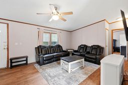 219 Weyburn St. photo 4