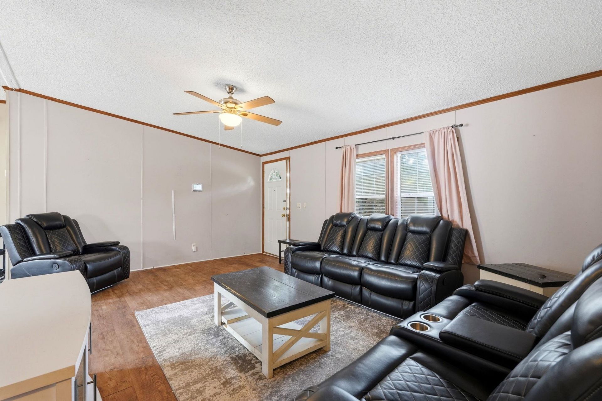 219 Weyburn St. Photo 5