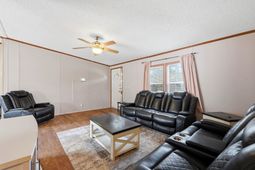219 Weyburn St. photo 4