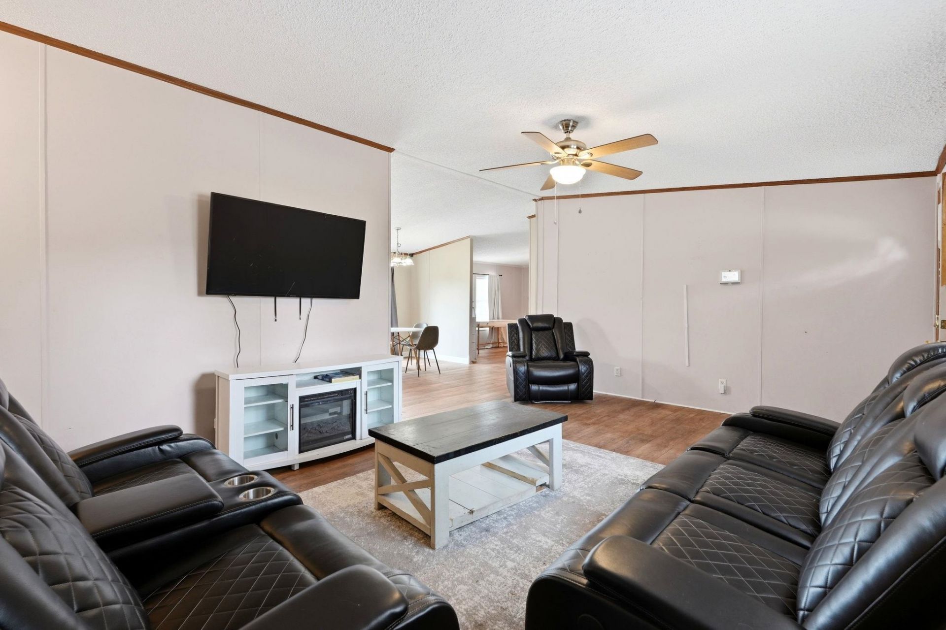 219 Weyburn St. Photo 6