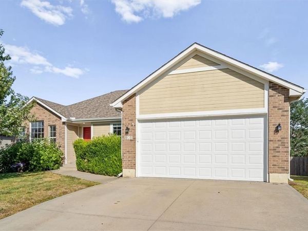 805 SW Bobcat Street, Oak Grove, MO 64075
