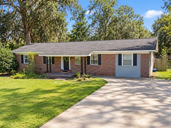 2994 Park Street , Marianna, FL 32446
