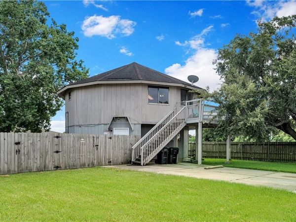 9011 PATRICIA Street, Chalmette, LA 70043