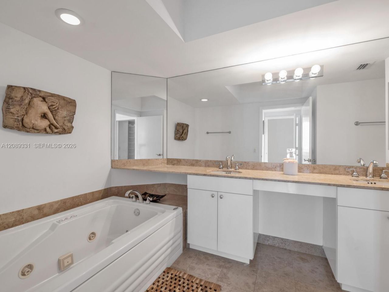 4779 Collins Ave , Unit 2805, Miami Beach, FL 33140 Photo