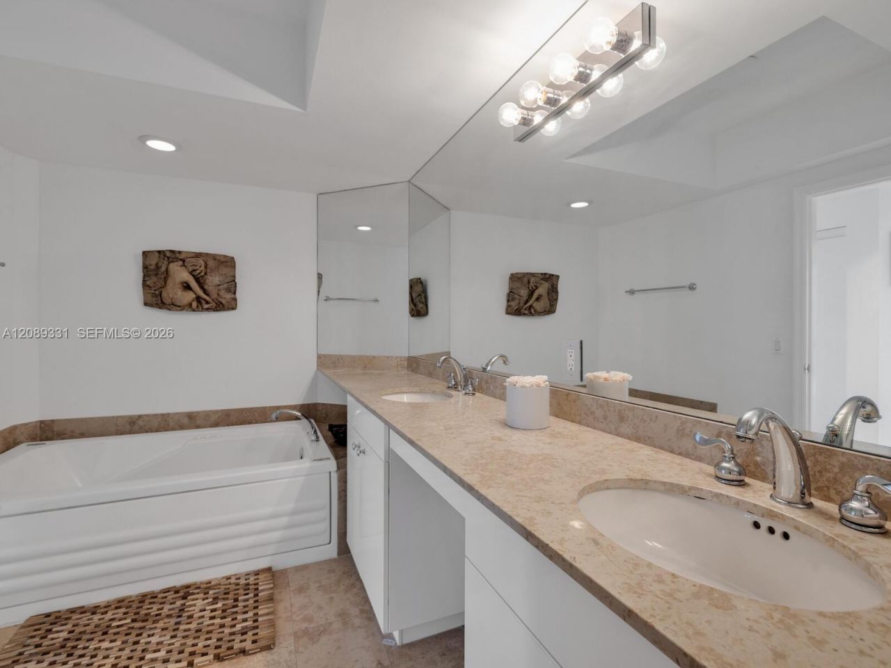 4779 Collins Ave , Unit 2805, Miami Beach, FL 33140 Photo