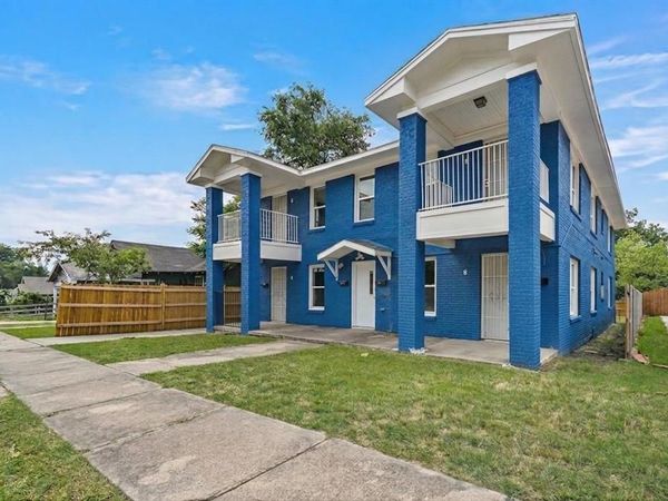 1016 E Arlington Avenue , Fort Worth, TX 76104